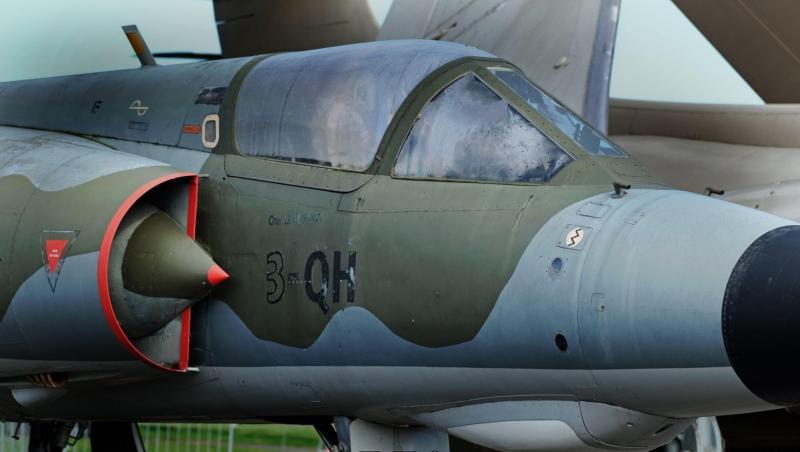 Macron a anunţat că Franţa va furniza Ucrainei avioane de luptă Mirage şi va instrui piloţii ucraineni
