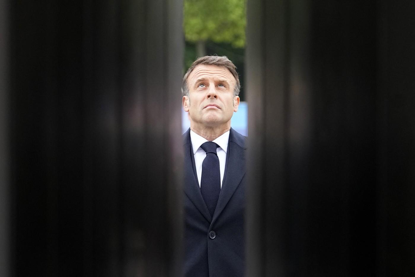 Macron, desfiinţat de presa franceză după ce pariul i-a explodat în faţă: "Din narcisism a aruncat Franţa în haos"