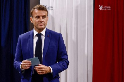 Ca să învingă extrema dreaptă Macron face pact cu extrema stângă. Partidele se grăbesc să construiască un front anti Adunarea Naţională