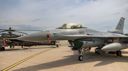 NATO a început transferul de avioane de luptă F-16 către Ucraina