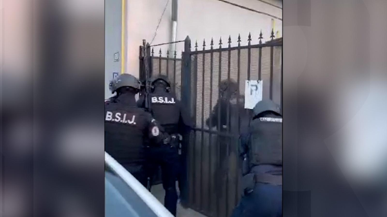 Cum a ajuns o fată de 13 ani pe mâna proxeneţilor. Şase indivizi, arestaţi după descinderile mascaţilor la o reţea de trafic de carne vie, în Capitală