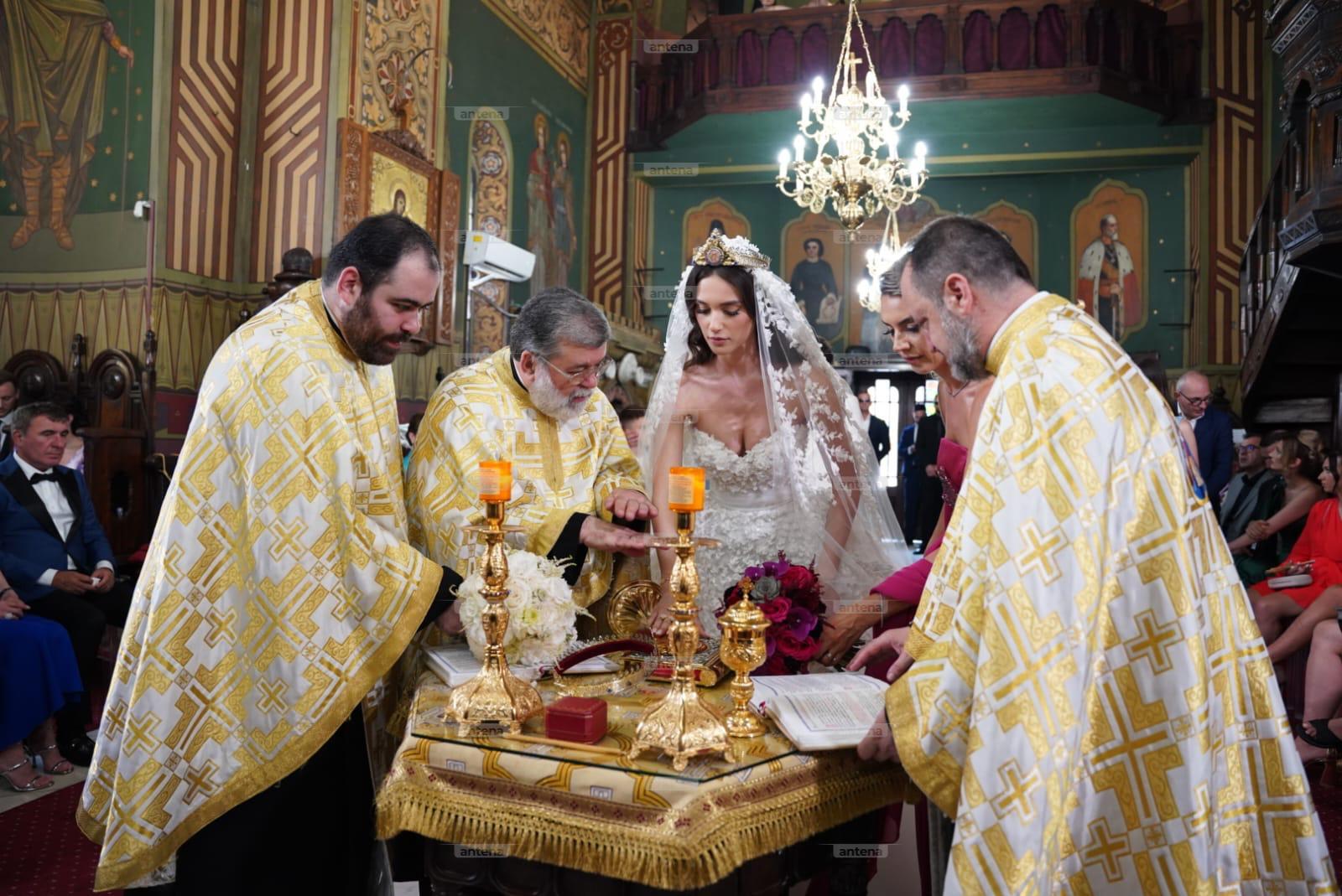 Imagini EXCLUSIVE de la cununia religioasă dintre Ianis şi Elena Hagi. Cele mai frumoase momente