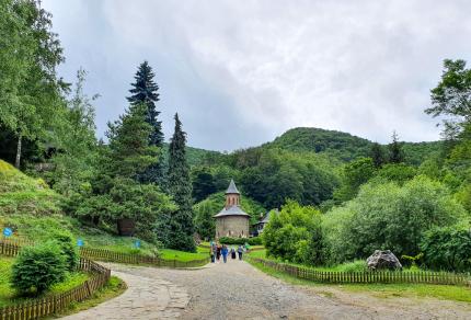 Unde este Mănăstirea Prislop, locul în care se află mormântul lui Arsenie Boca