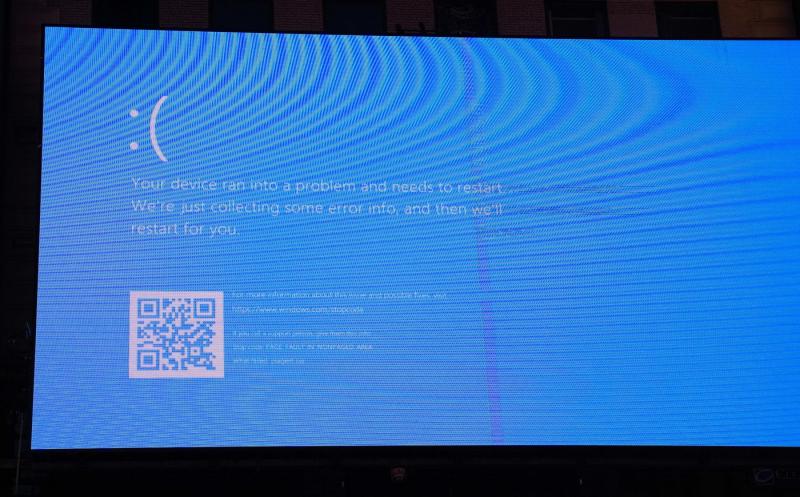 Pană cibernetică globală, provocată de o actualizare de software Crowdstrike. Haos în transportul aerian mondial