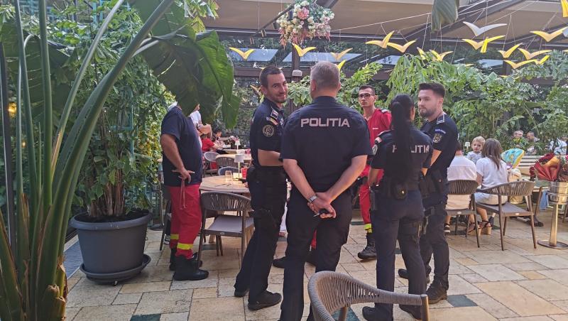 Scene ireale într-un restaurant din Capitală. O mamă a chemat Poliţia şi SMURD-ul după ce fiul ei a fost lovit, în joacă, de alt copil: "Lasă-le aici, sunt probe"