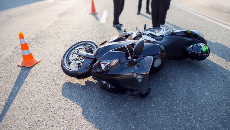Un tânăr motociclist, în vârstă de 35 de ani, a murit într-un accident produs într-o intersecție din București