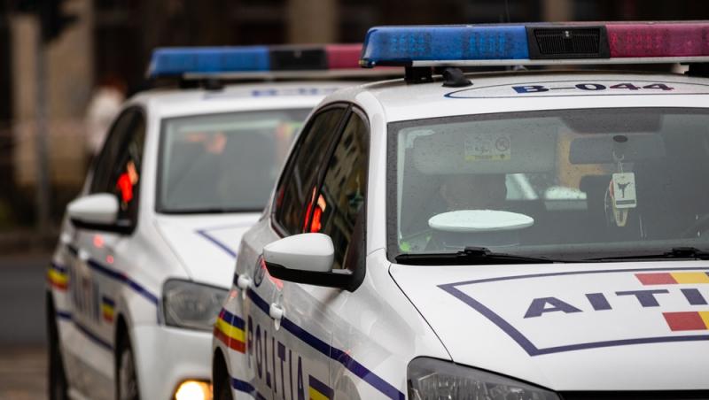 Trei tineri din Maramureş au băgat în spital un băiat, s-au bătut cu poliţiştii veniţi la faţa locului, apoi le-au distrus autospeciala