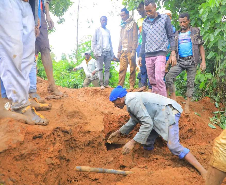 Peste 220 de persoane au murit după o alunecare masivă de teren în Etiopia. 14.000 de oameni aşteaptă să fie evacuaţi