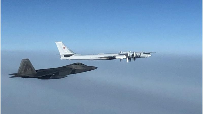 Două bombardiere rusești și două chinezești, interceptate în apropiere de Alaska. Este prima dată când Rusia și China au o astfel de misiune împreună