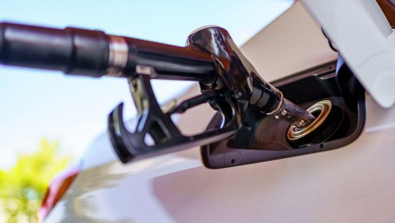 Care sunt preţurile la carburanţi astăzi, 25 iulie 2024. Preţul la motorină a scăzut cu 3 bani pe litru
