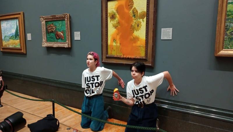 Activistele care au aruncat cu roşii pe tabloul lui Vincent van Gogh au fost găsite vinovate şi riscă să ajungă în spatele gratiilor