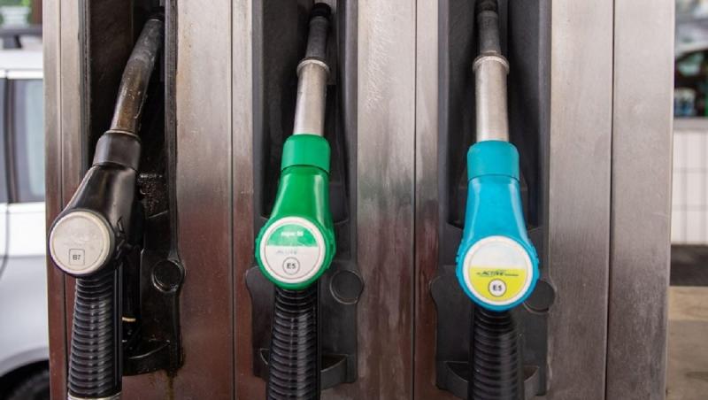 Care sunt preţurile la carburanţi astăzi, 26 iulie 2024. Preţul la motorină premium a scăzut cu 5 bani pe litru