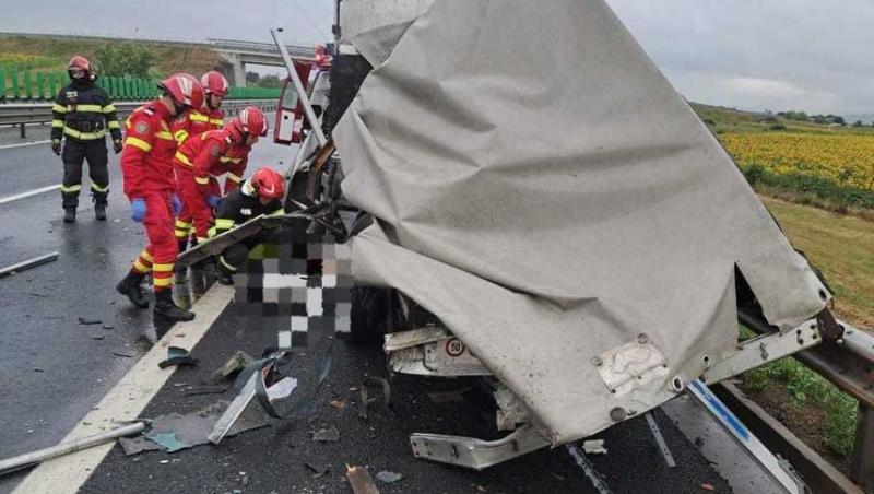 Şofer, spulberat mortal de un camion pe autostrada A1 Sibiu-Deva. Bărbatul se oprise pe banda de urgenţă şi coborâse din maşină