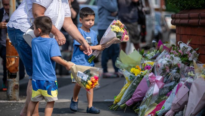 Atac cu cuţitul în Marea Britanie. Un al treilea copil înjunghiat de atacatorul de 17 ani a murit. Bilanţul tragediei se ridică la 3 morţi şi 10 răniţi