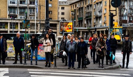 Peste jumătate dintre români cred că ţara se îndreaptă într-o direcţie greşită şi dau vina pe guvern - Sondaj INSCOP