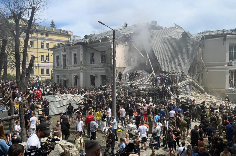 Ucraina acuză Rusia că a atacat intenţionat spitalul de copii din Kiev. Moscova susţine că a fost lovit de apărarea antiaeriană ucraineană