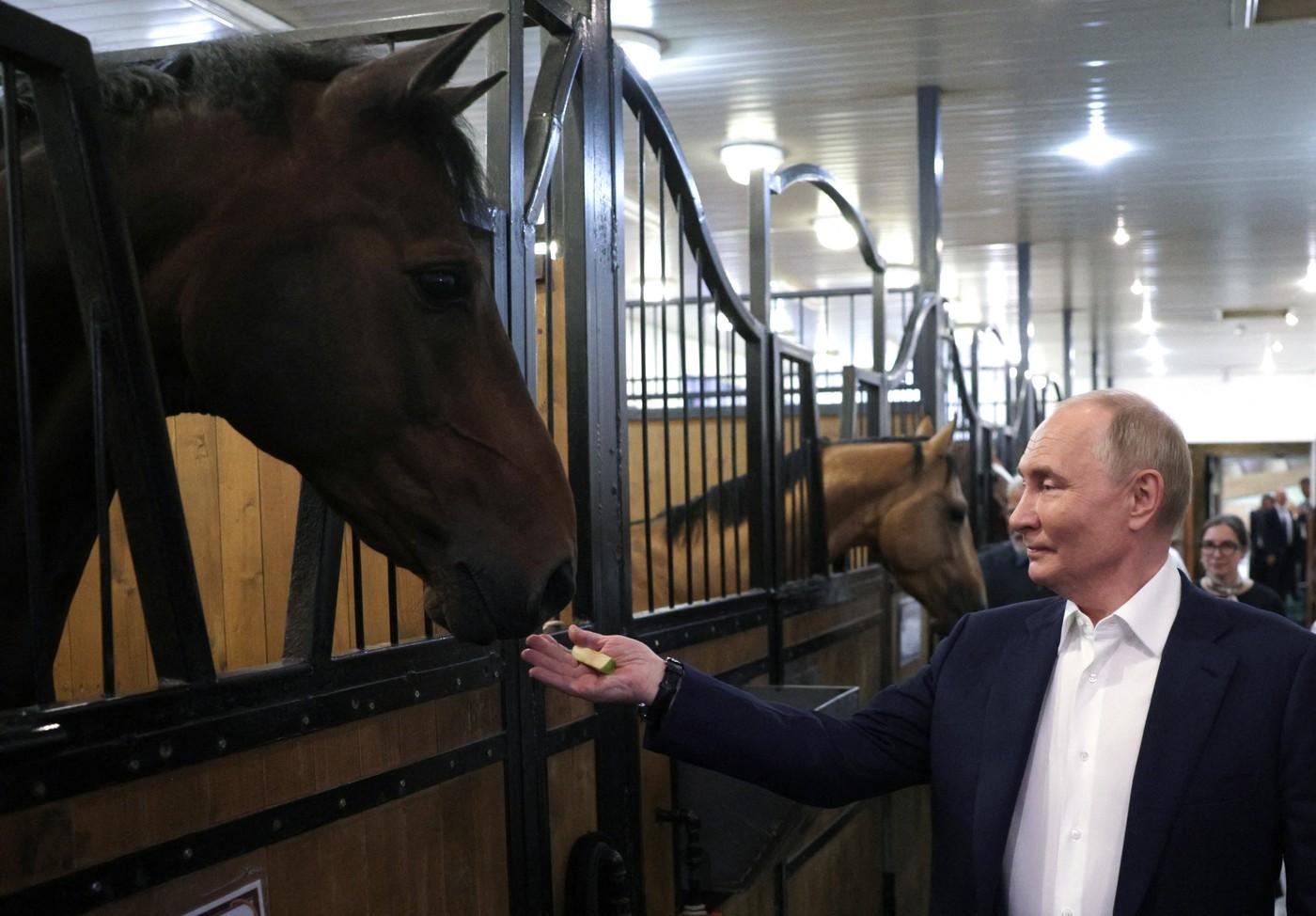 Premierul Indiei, acasă la Putin, în prima vizită de la declanşarea războiului