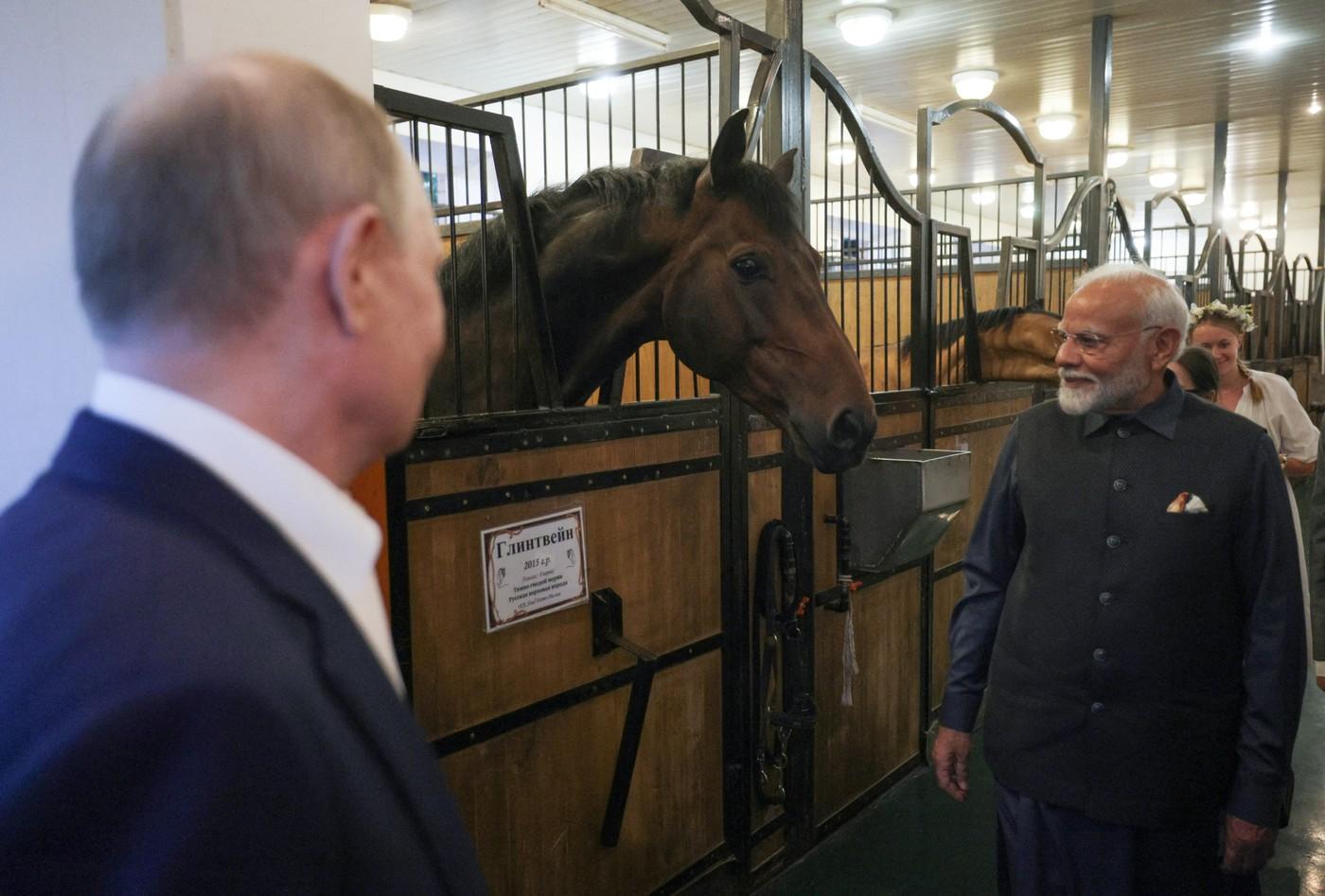 Premierul Indiei, acasă la Putin, în prima vizită de la declanşarea războiului