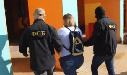 Prima arestare după incursiunea ucrainenilor în Kursk. Agenţii FSB au luat de pe stradă o femeie care ar fi divulgat secrete despre "arsenale, baze și depozite"