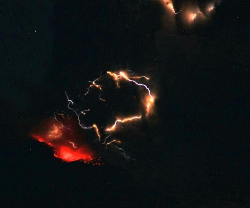 Cutremur de 7 în Rusia. Un vulcan a erupt, autorităţile au emis alertă de tsunami