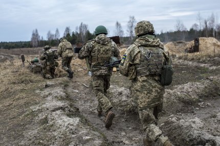 Belarus a trimis o treime din armată la graniţa cu Ucraina. Lukaşenko susţine că Ucraina are 120.000 de militari la frontieră