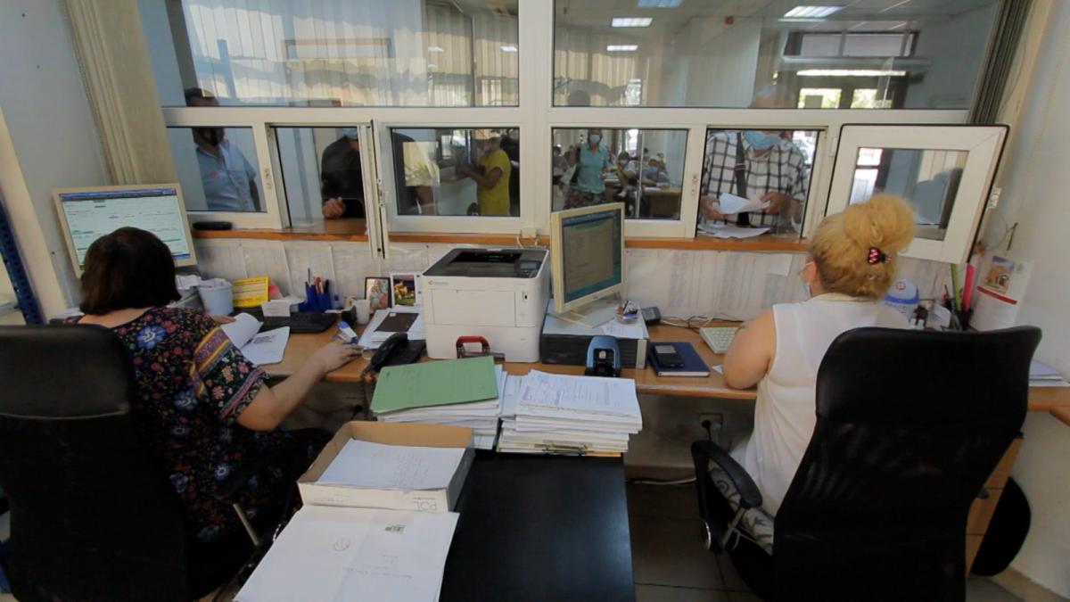 Angajaţii Primăriei Iaşi, obligaţi la politeţe. În caz contrar, vor fi cercetaţi disciplinar | Observatornews.ro