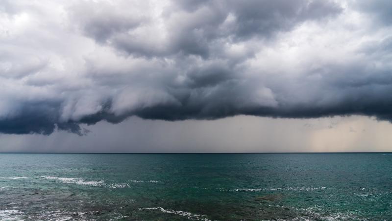 Ciclon în Marea Neagră. ANM a emis noi avertizări cod galben și portocaliu de furtuni puternice pe litoral