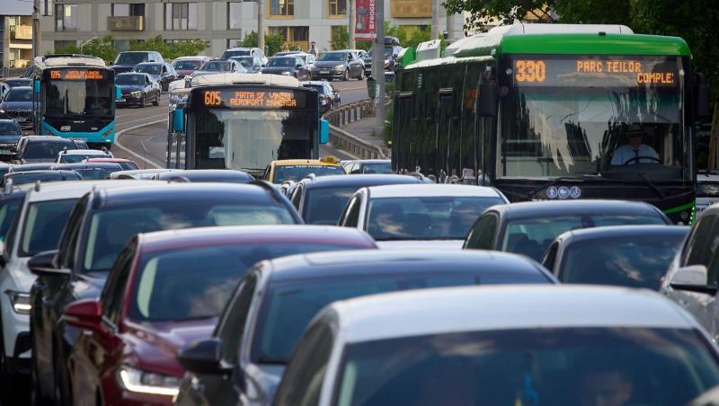 Trafic restricţionat în Capitală. Peste 30 de linii de transport public se modifică şi alte trei se suspendă temporar