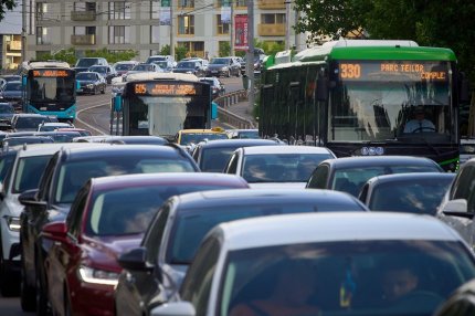 Trafic restricţionat în Capitală. Peste 30 de linii de transport public se modifică şi alte trei se suspendă temporar