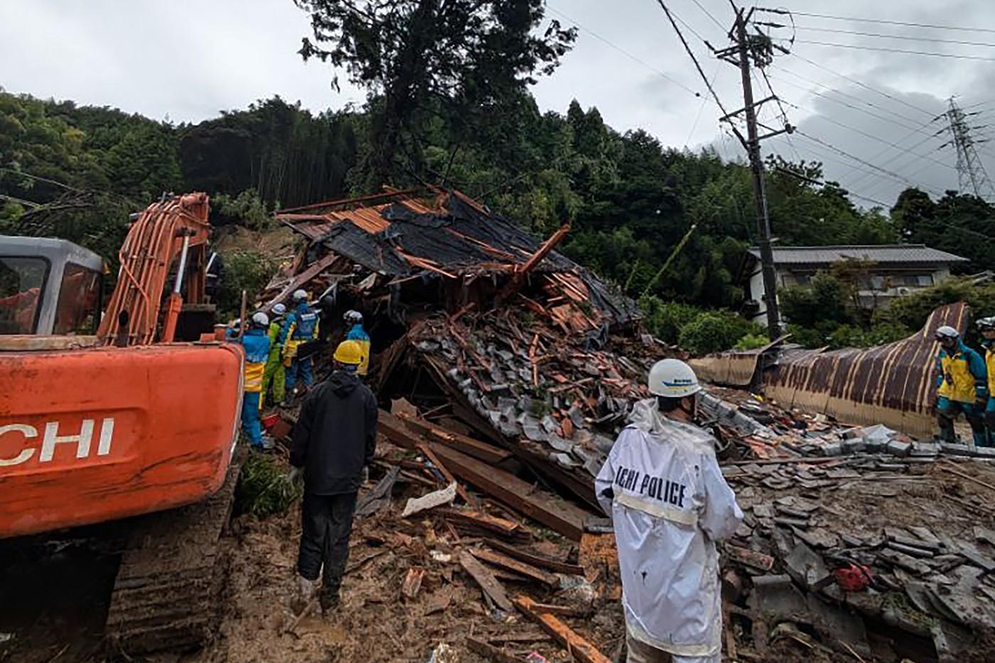 Japonia, devastată de taifunul Shanshan. Cel puţin trei morţi şi rafale de vânt de 250 km/h