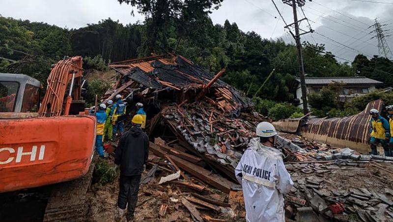 Japonia, devastată de taifunul Shanshan. Cel puţin trei morţi şi rafale de vânt de 250 km/h