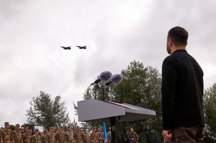 Decizie radicală după ce Ucraina a pierdut primul avion F16. Zelenski l-a demis pe comandantul Forţelor Aeriene