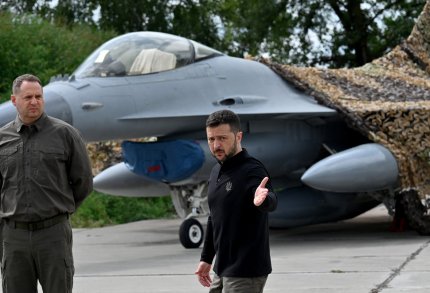 Avioanele F16 au ajuns în Ucraina şi sunt folosite în operaţiuni pe teritoriul ţării. Zelenski: "Sunt mândru de aceşti băieţi care reuşesc să le stăpânească"