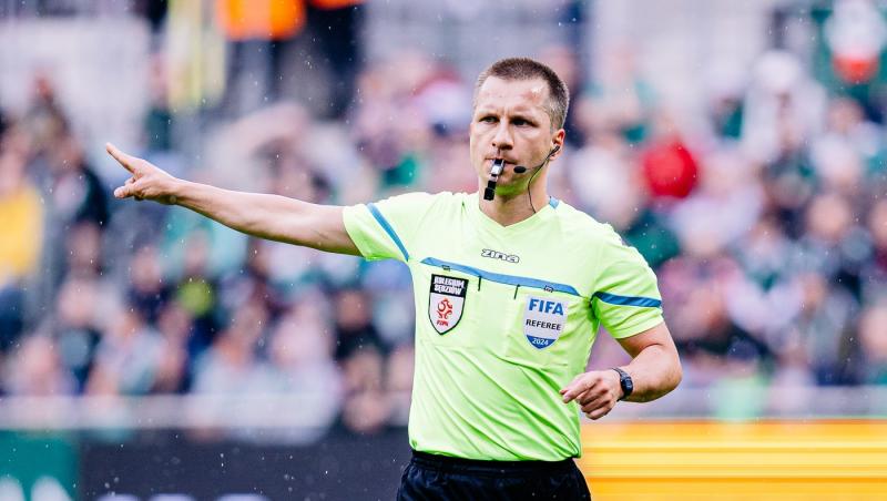 În pragul comei alcoolice, doi arbitri VAR din Liga Campionilor au furat un indicator rutier, în Polonia