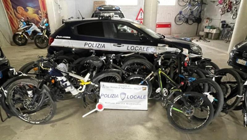 Patru hoţi români, prinşi în Italia după a treia "lovitură". Au reuşit să fure biciclete de 200.000 de euro: modul inedit în care operau