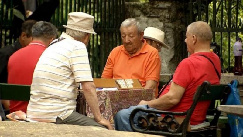 Când vor fi virate pensiile recalculate pensionarilor care au vrut să le primească pe card