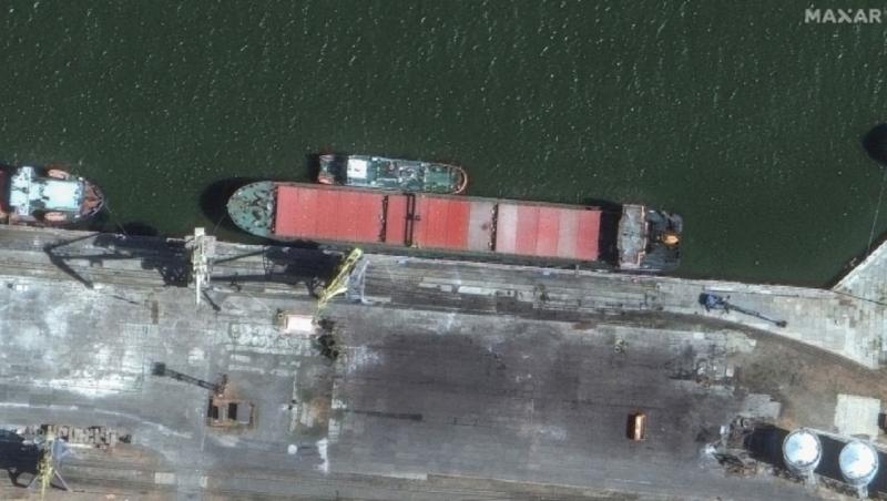 O navă rusească, suspectată că ar transporta rachete balistice iraniene, observată într-un port la Marea Caspică. Imagini din satelit