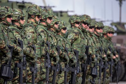 Ţara din Europa în care se va reintroduce serviciul militar obligatoriu. Preşedintele spune că "are nevoie de o armată puternică"