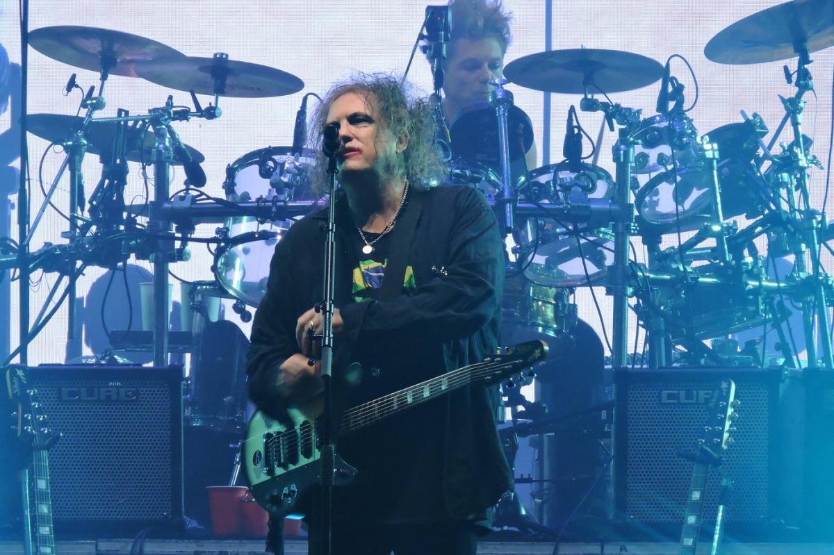The Cure anunţă lansarea albumului "Songs of a lost world". Este primul