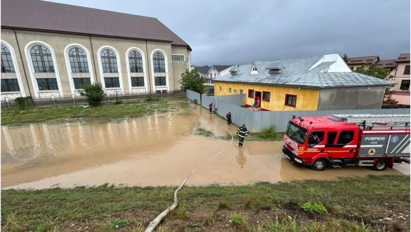 Ploile au făcut ravagii în Buzău. Un muzeu, o grădiniţă, blocuri şi mai multe case, inundate. Trei localităţi au rămas fără curent