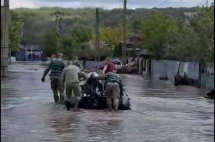 MApN anunţă că peste o sută de militari sunt pregătiţi să intervină în zonele calamitate. Tîlvăr: "Lanţul de decizie e mult mai scurt"