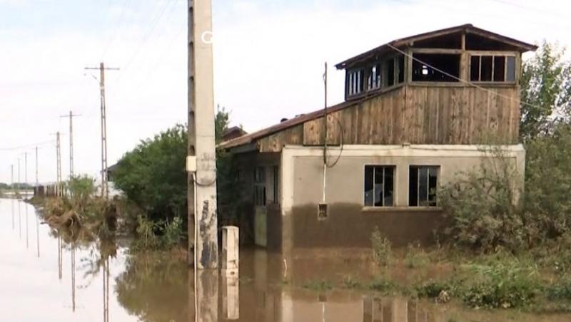 Lista şcolilor închise din cauza inundaţiilor, în Galaţi. Orele nu se pot desfăşura nici online