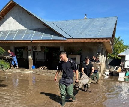 1.000 de pompieri din ţară, trimişi în sprijinul salvatorilor de la ISU Galaţi, în urma inundaţiilor