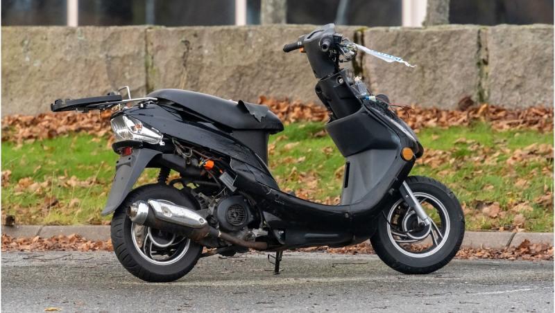 Adolescent de 14 ani, prins când conducea un moped pe care-l furase, în București. Ar fi consumat și substanţe psihoactive