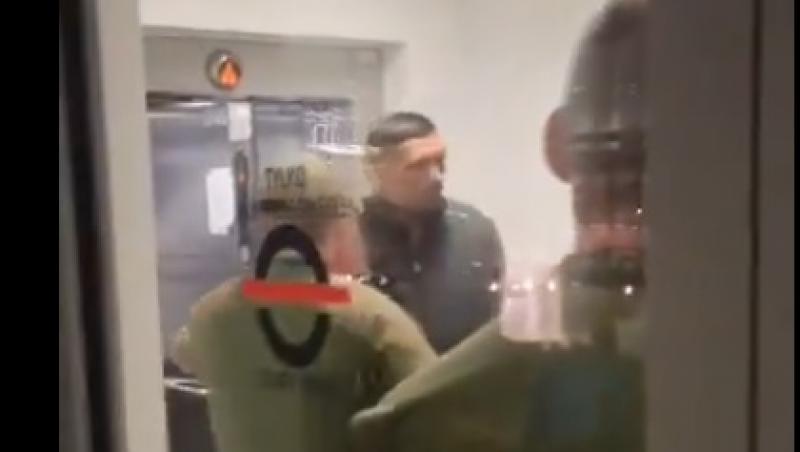 Campionul ucrainean la box Oleksandr Usyk, reţinut şi eliberat ulterior pe aeroportul din Cracovia. Zelenski, "revoltat" de atitudiunea poliţiei poloneze