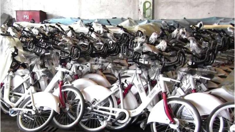 Investiţia de aproape un milion de euro a primăriei Arad de care s-a ales praful. Sute de biciclete, abandonate într-un depozit