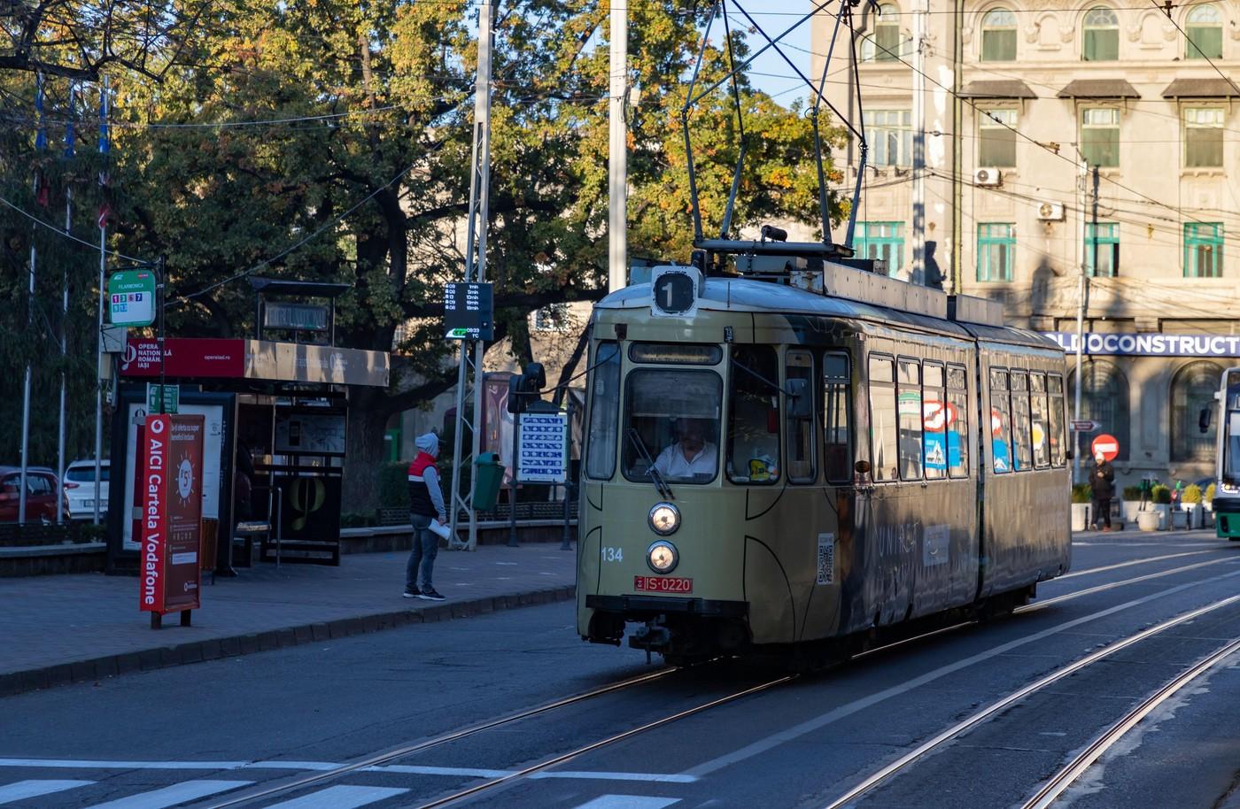 În loc să fie casat, un tramvai din Iaşi a fost transformat în cafenea pe roţi