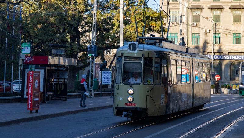 În loc să fie casat, un tramvai din Iaşi a fost transformat în cafenea pe roţi. Când va ieşi pe traseu