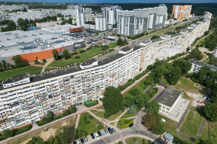 Cum arată cel mai lung bloc de apartamente din Europa: are aproape 1 km lungime, iar în el locuiesc mii de oameni