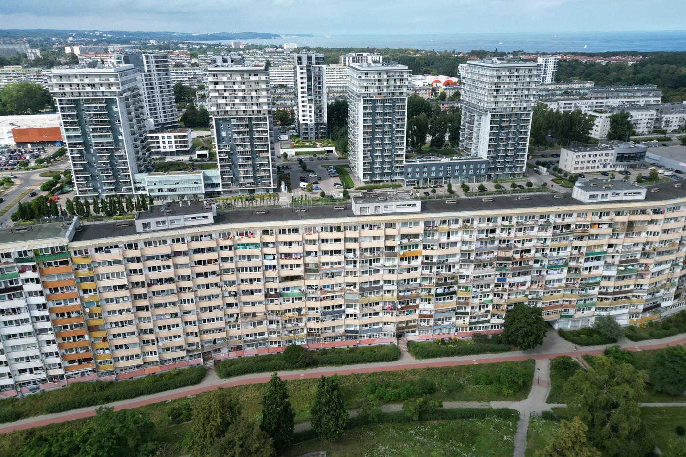 Cum arată cel mai lung bloc de apartamente din Europa: are aproape 1 km lungime, iar în el locuiesc mii de oameni